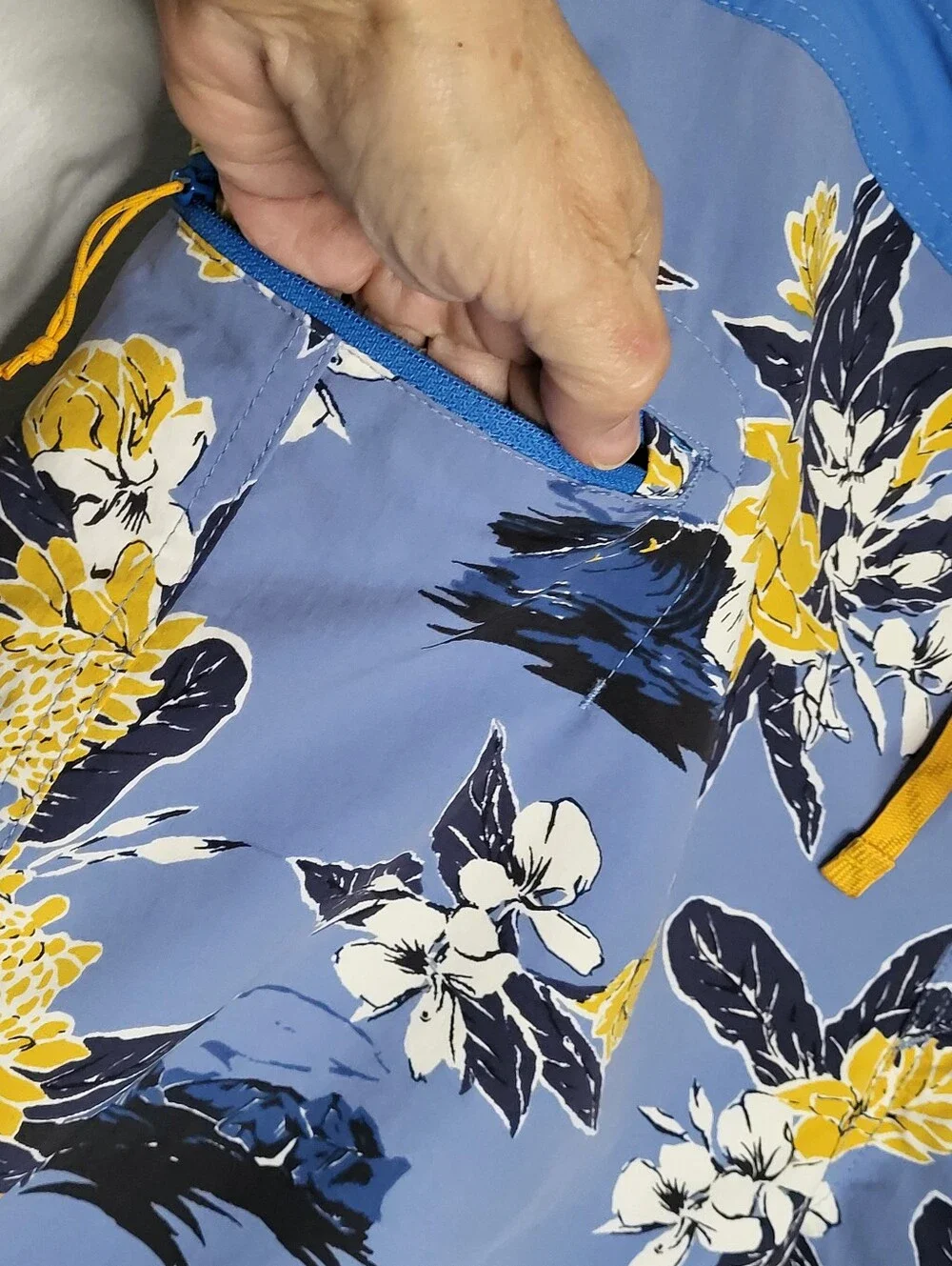 Patagonia Stretch Planing Floral Board Shorts Blue Yellow Mens 35 Surf Swim